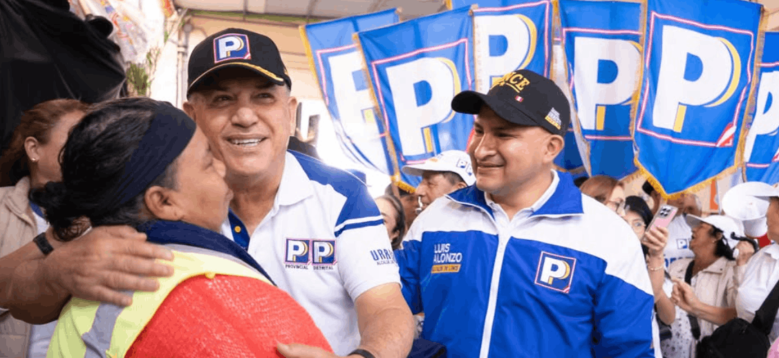 Daniel Urresti junto a Luis Alonzo durante una visita a Lince en respaldo a su candidatura a la alcaldía del distrito.